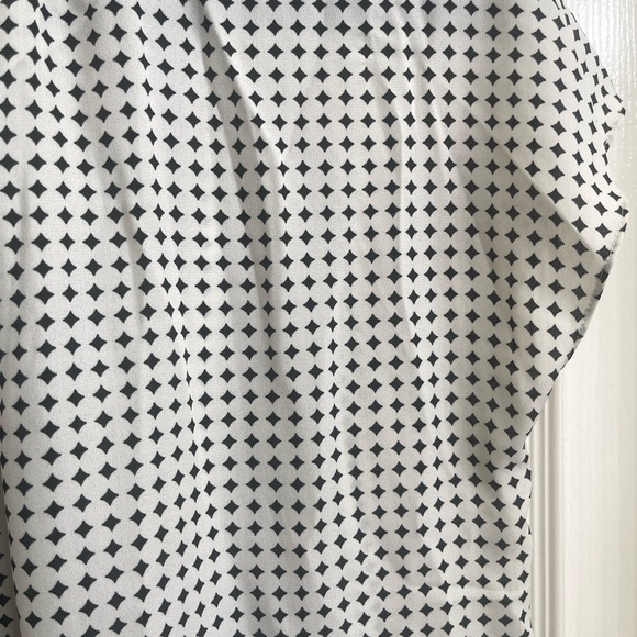 Max Studio Short Sleeve Popover Blouse Black/Ivory Star Dot Size Large - Picture 7 of 8